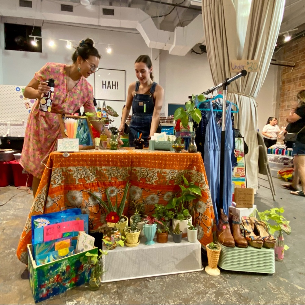 Bernadette-Chicago shopper, seller🛍 vintage✅ hand me down✅ sustainable✅